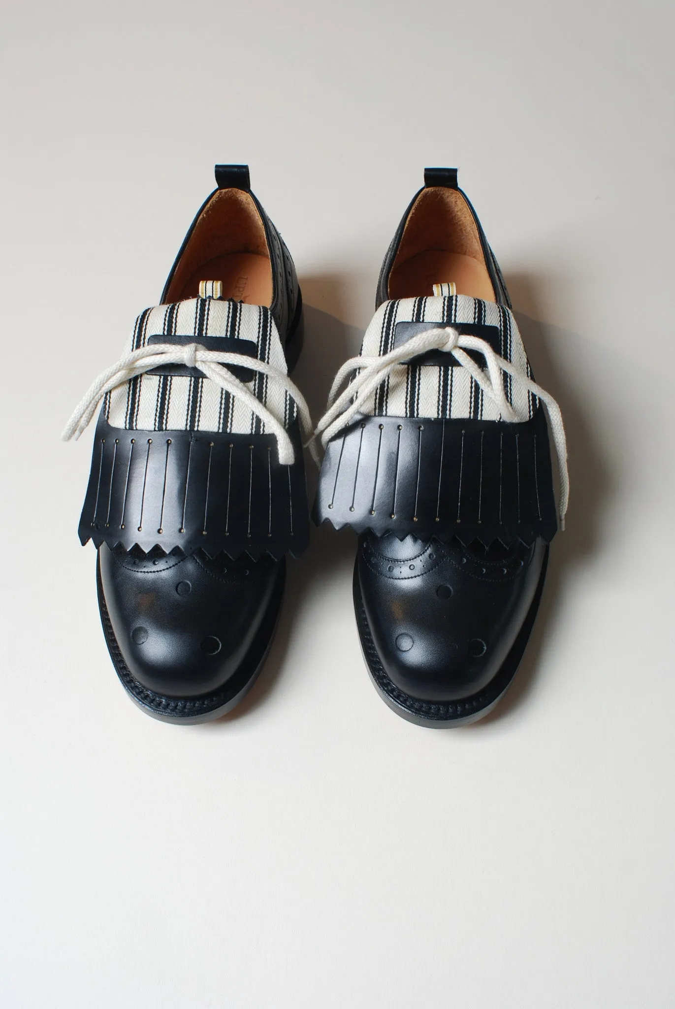 Shoe: Kaya Classic - Black